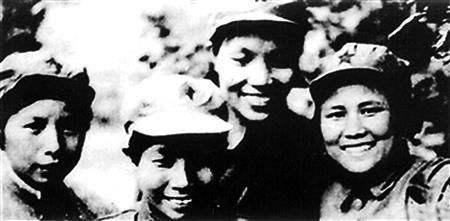 開在懸崖上的巾幗之花 ——學習《浴血奮戰的婦女抗日先鋒團》有感 開在懸崖上的巾幗之花 ——學習《浴血奮戰的婦女抗日先鋒團》有感