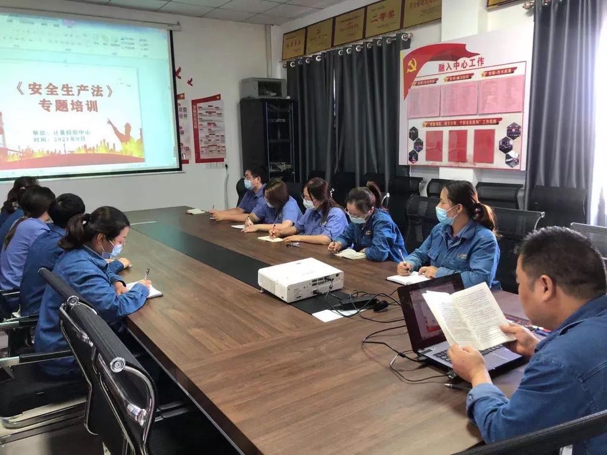 精準(zhǔn)施策促管理 標(biāo)準(zhǔn)作業(yè)保安全 精準(zhǔn)施策促管理 標(biāo)準(zhǔn)作業(yè)保安全