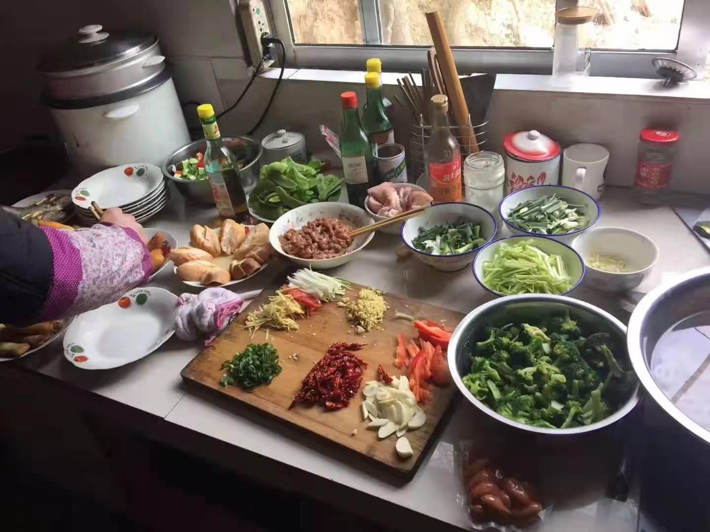 光影重疊，讓“團圓年”留在瞬間