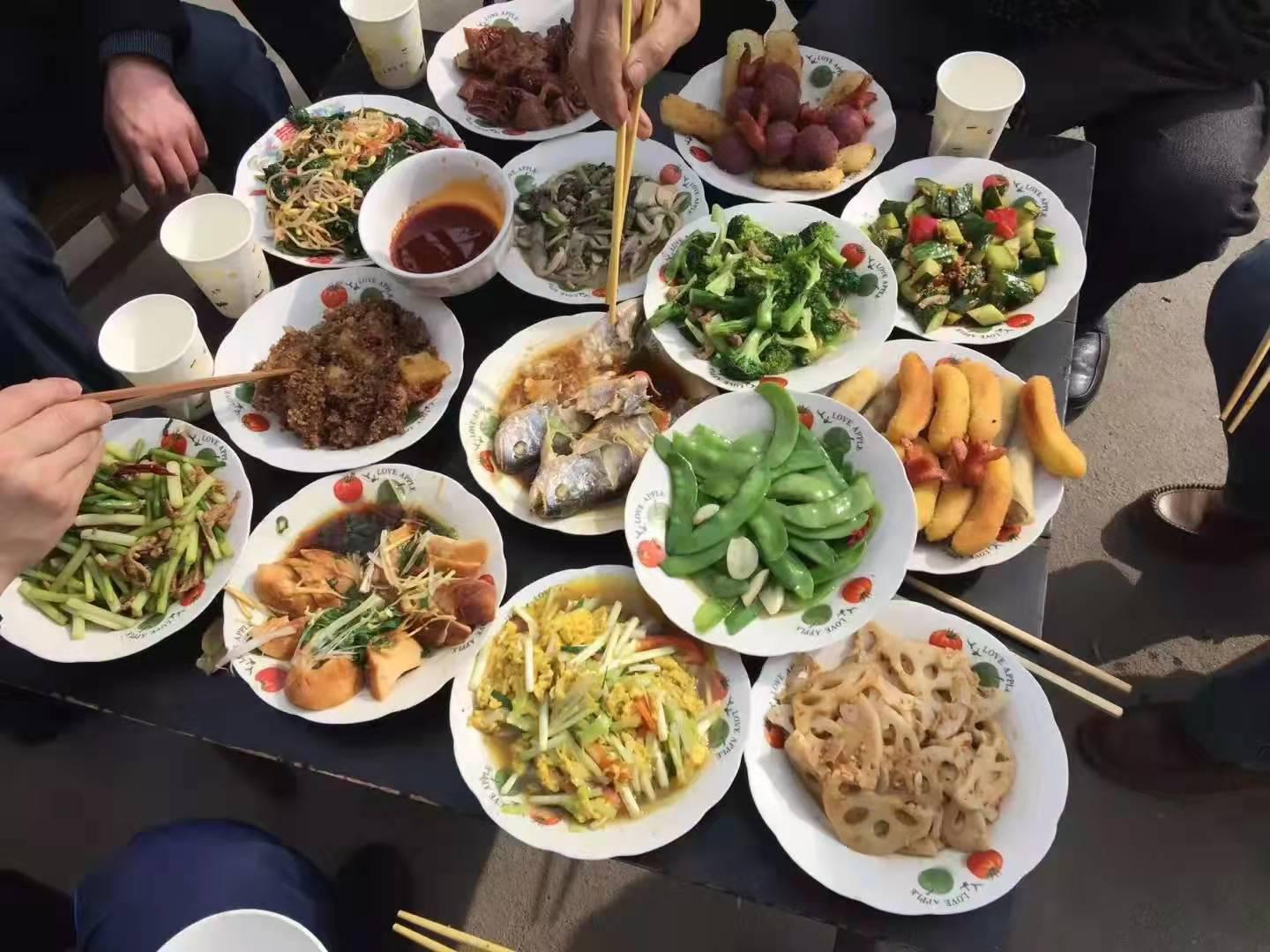 光影重疊，讓“團圓年”留在瞬間
