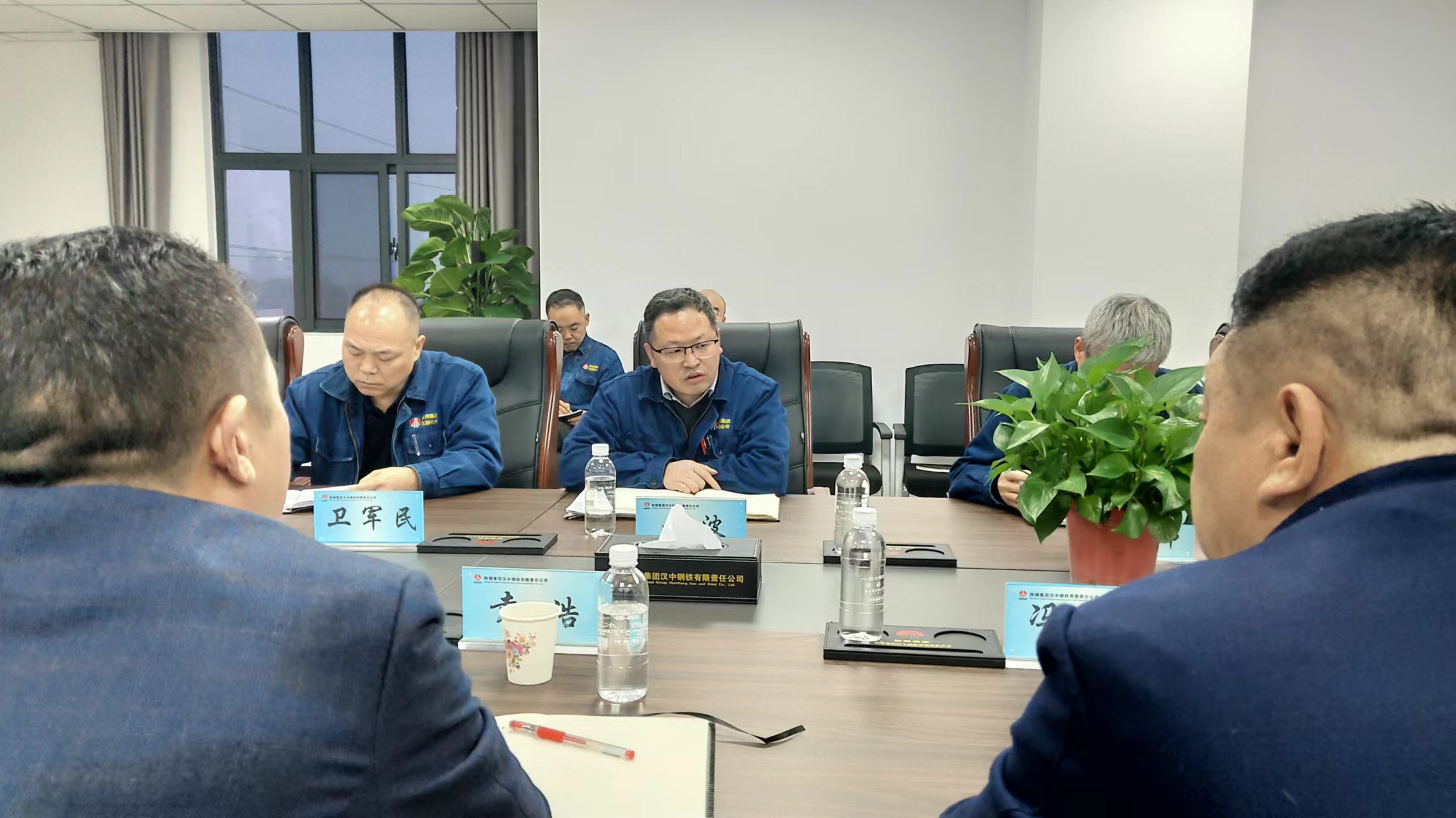 甘肅浩海煤化董事長(zhǎng)馮對(duì)成,韓城公司常務(wù)副總經(jīng)理袁浩一行到公司座談 甘肅浩海煤化董事長(zhǎng)馮對(duì)成,韓城公司常務(wù)副總經(jīng)理袁浩一行到公司座談