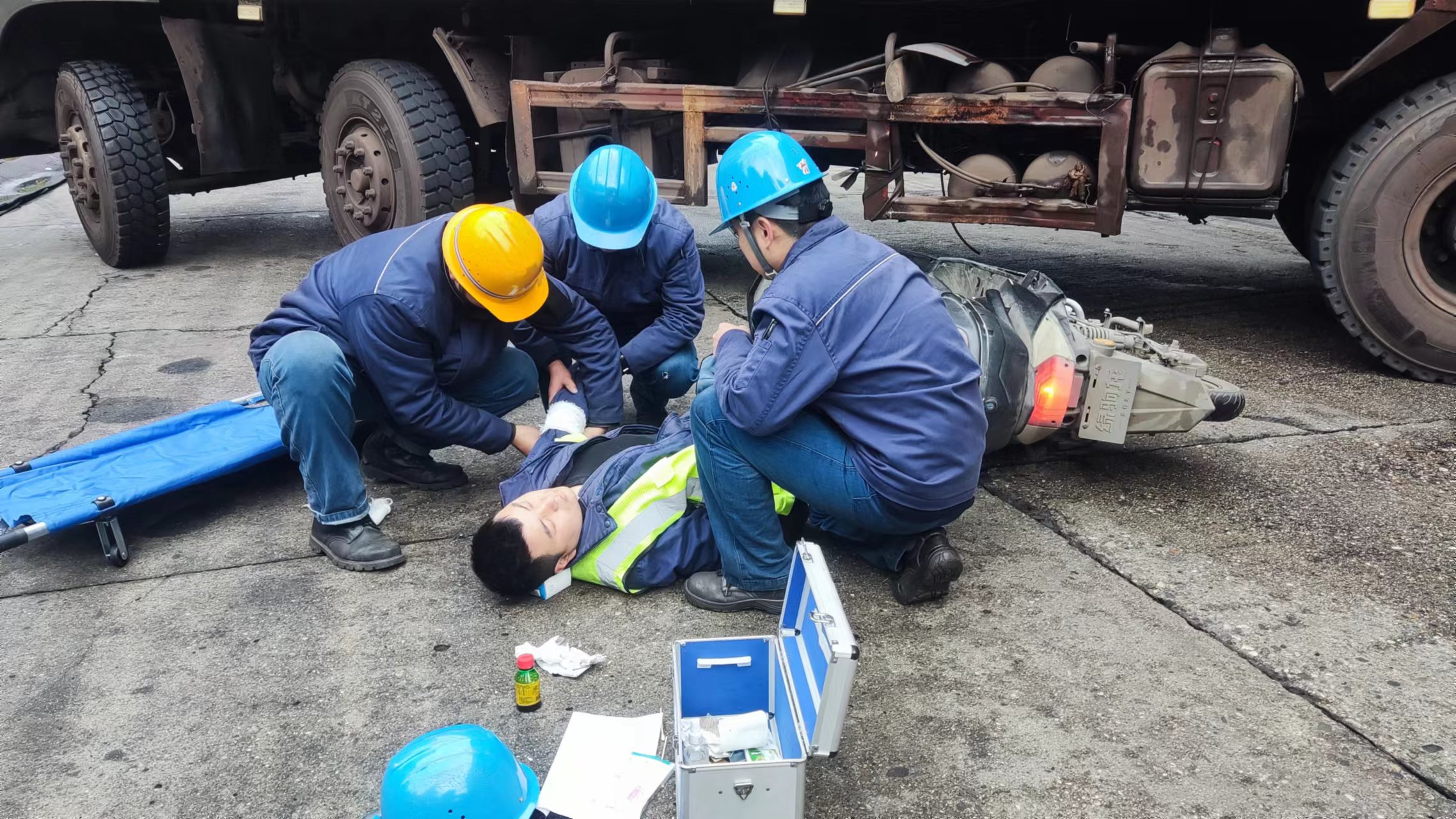 漢鋼公司開展122“全國交通安全日”暨交通安全宣傳月主題活動(dòng) 漢鋼公司開展122“全國交通安全日”暨交通安全宣傳月主題活動(dòng)