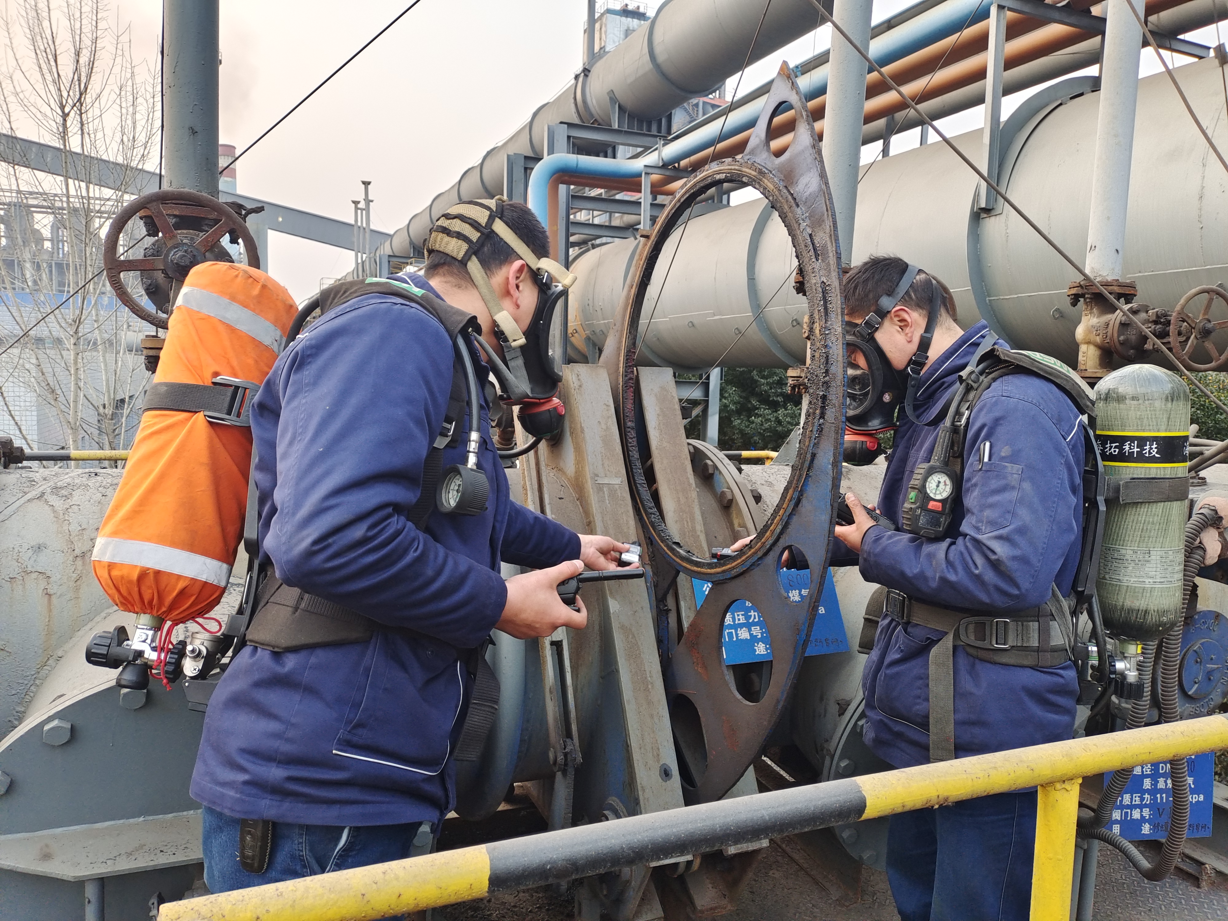 致敬!寒潮中那些堅(jiān)守的身影…… 致敬!寒潮中那些堅(jiān)守的身影……