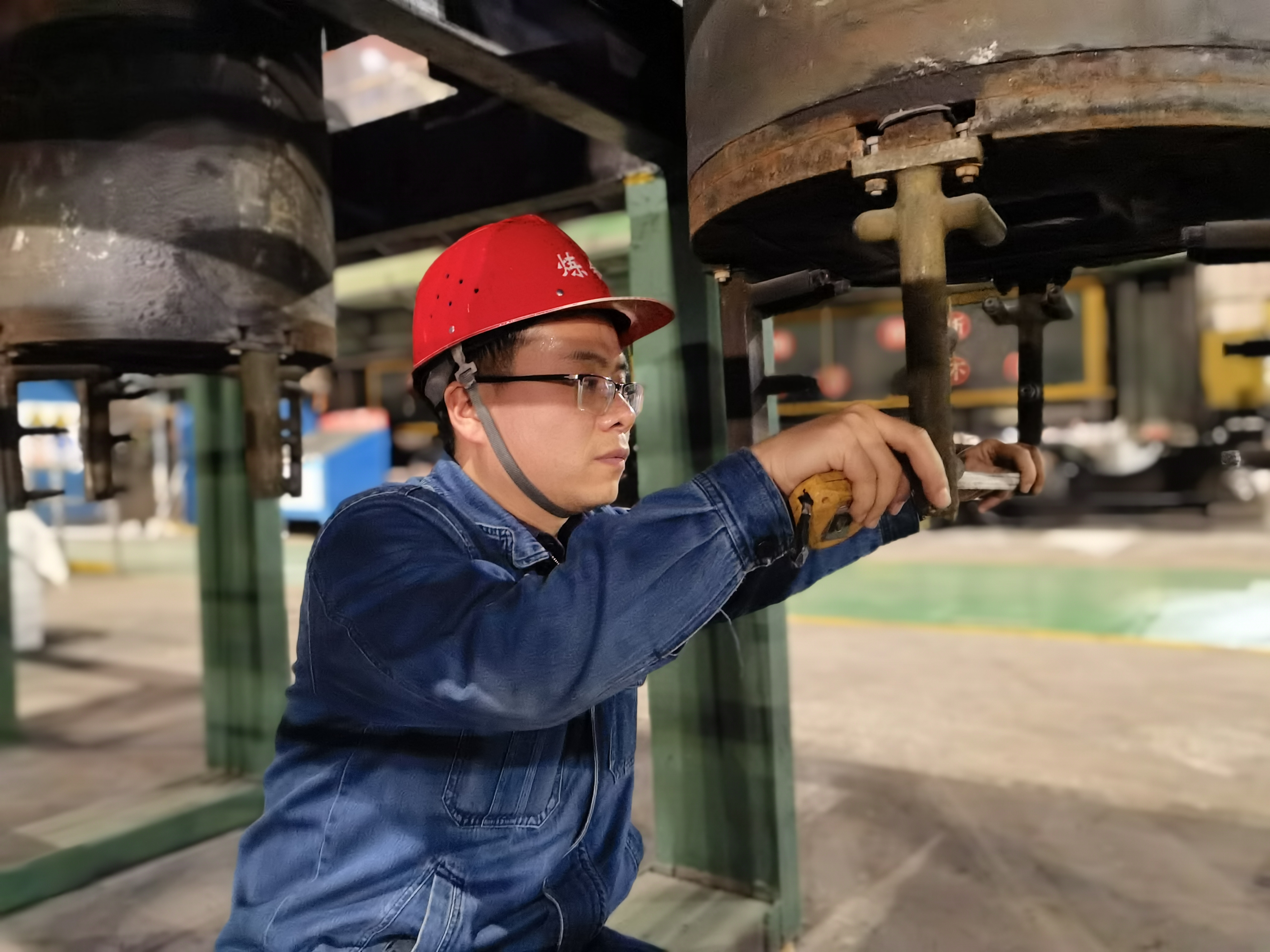 以工匠精神 鑄青春底色 以工匠精神 鑄青春底色