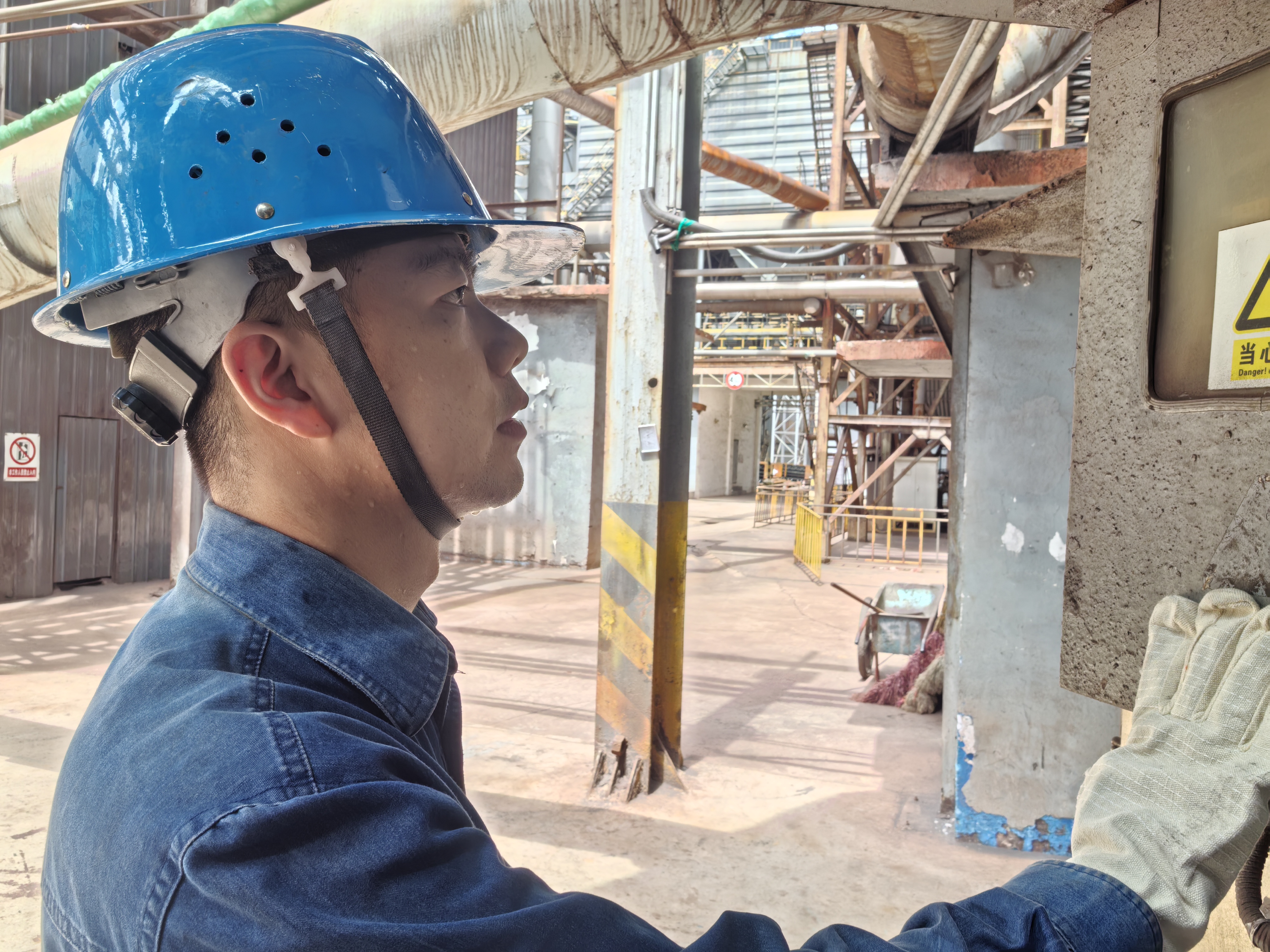 “蒸”戰酷暑高溫,“汗”守生產防線 “蒸”戰酷暑高溫,“汗”守生產防線