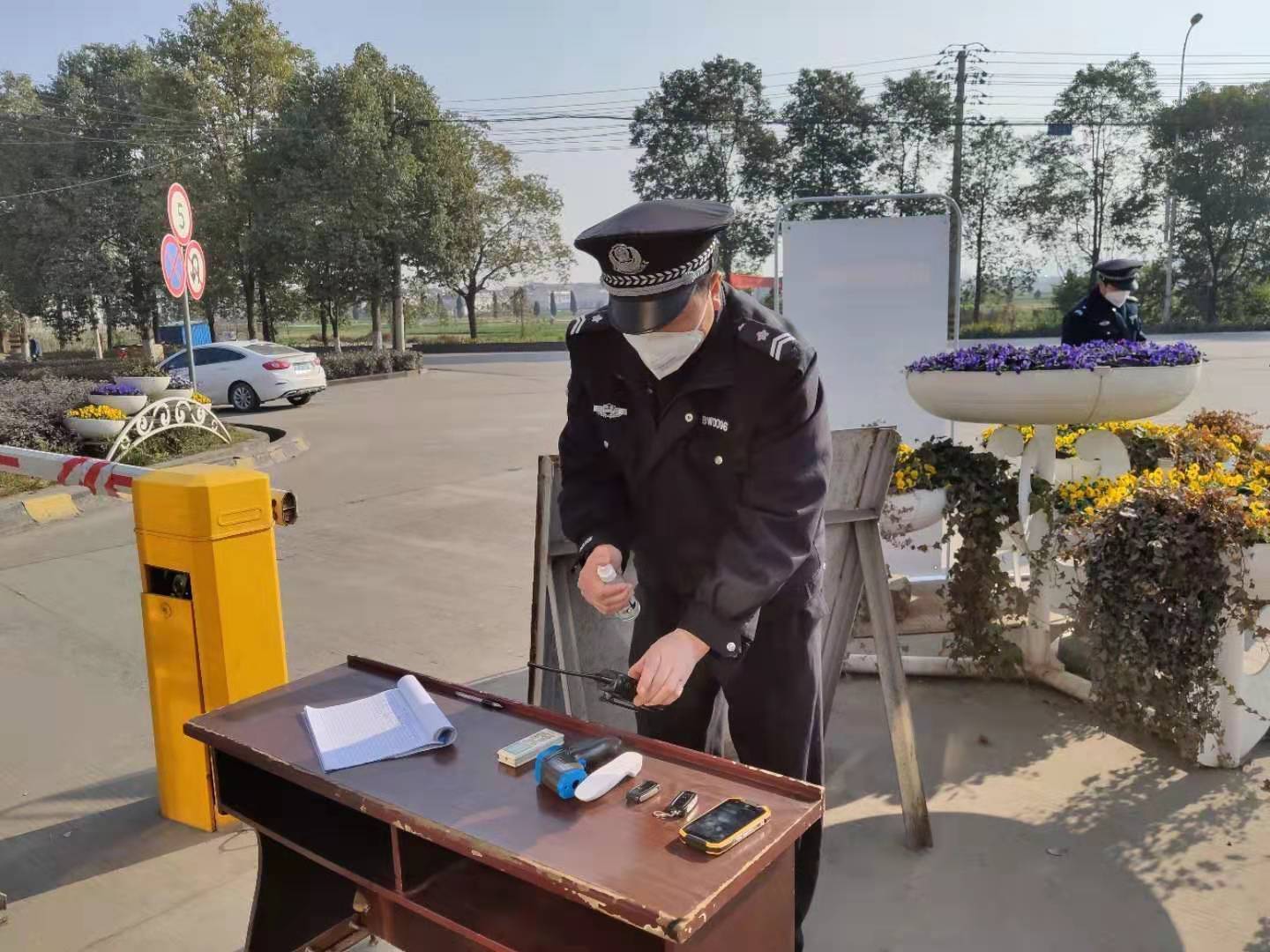 【鋼城文苑】致敬，疫情中最可愛的人